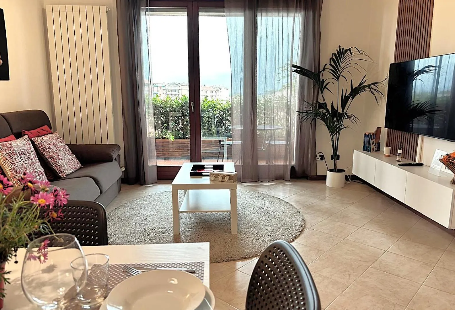 Контакты \'La Quercia\' Top Floor Flat